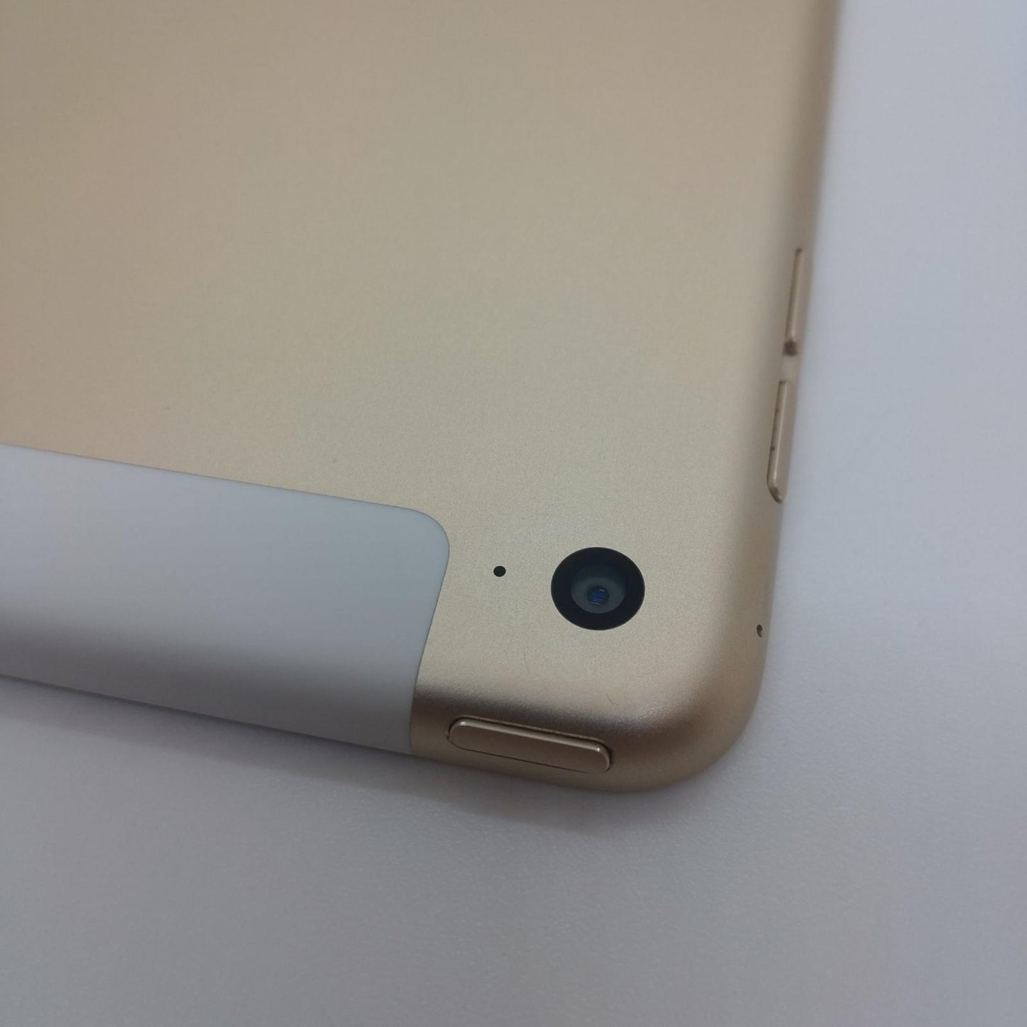 【全額返金保証】【最速発送】Apple iPad mini 第4世代 64GB ゴールド Wi-Fi docomo 白ロム 動作確認済