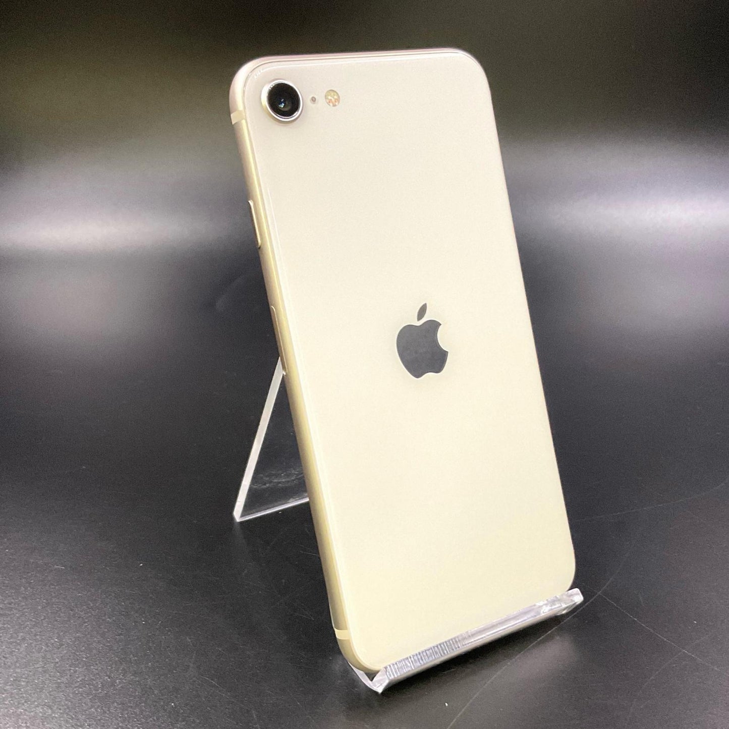 【全額返金保証】【最速発送】Apple iPhone iPhone SE（第3世代） 128GB スターライト docomo 白ロム 動作確認済 84%