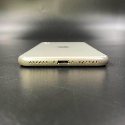 【全額返金保証】【最速発送】Apple iPhone iPhone SE（第3世代） 128GB スターライト docomo 白ロム 動作確認済 84%