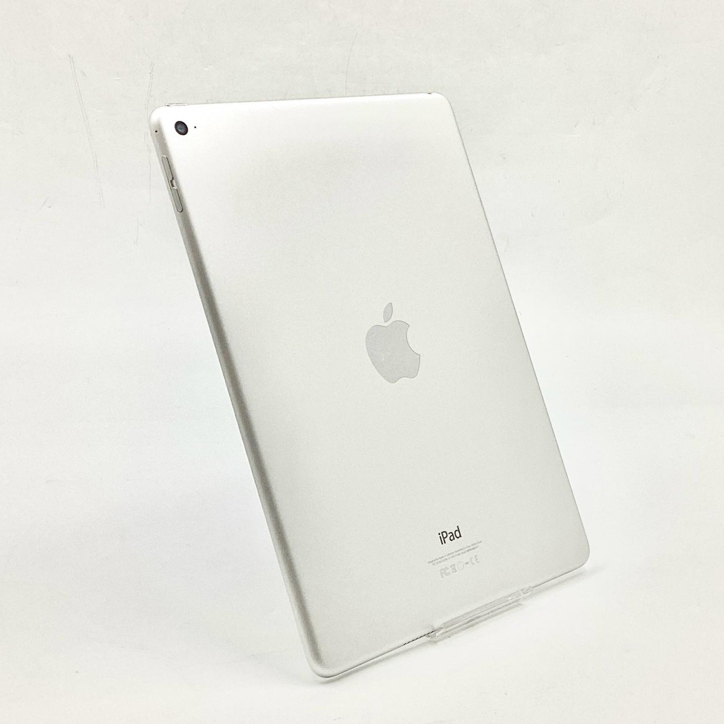 【全額返金保証】【最速発送】Apple iPad Air 9.7インチ 第2世代 64GB シルバー Wi-Fi 白ロム 動作確認済