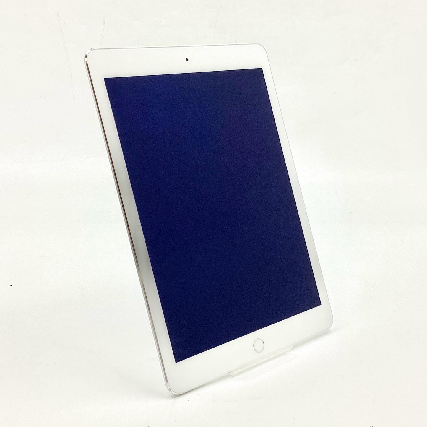 【全額返金保証】【最速発送】Apple iPad Air 9.7インチ 第2世代 64GB シルバー Wi-Fi 白ロム 動作確認済