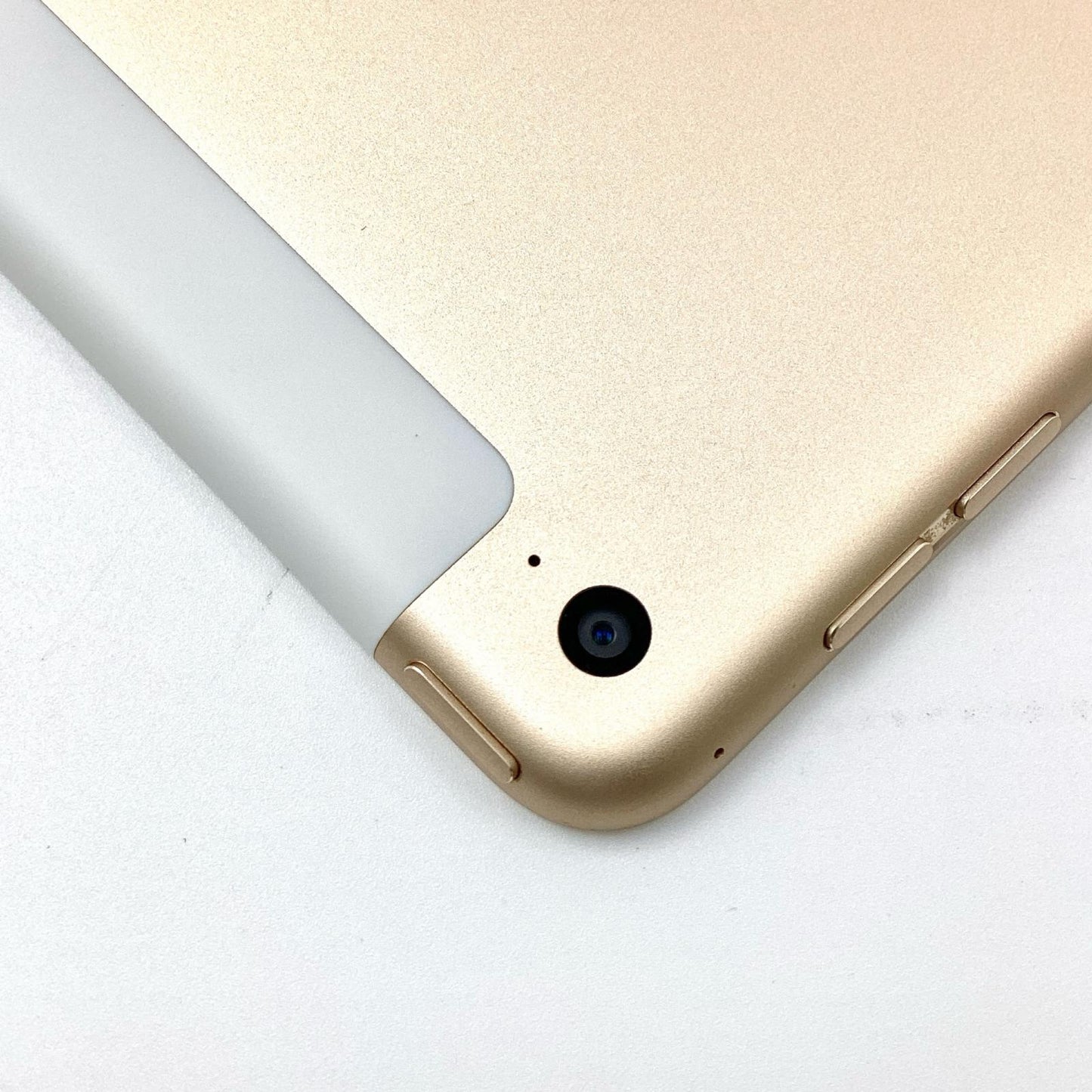 【全額返金保証】【最速発送】Apple iPad mini 7.9インチ 第4世代 16GB ゴールド WiFi+Cellular docomo SIMフリー 白ロム 美品 動作確認済