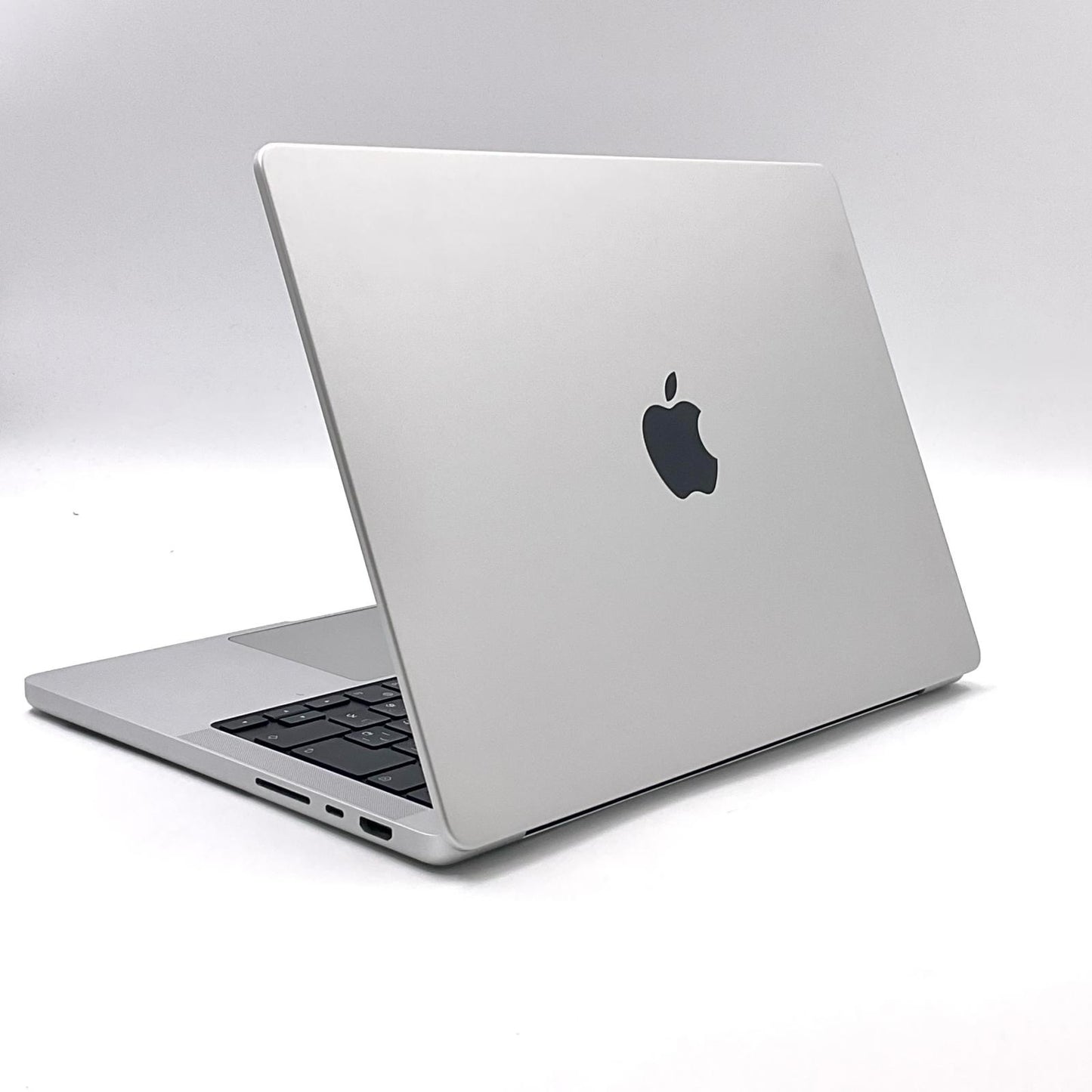 【全額返金保証】【最速発送】Apple MacBook Pro Pro 14インチ 2021 Apple M1 Pro 32GB SSD 512GB シルバー 84% 動作確認済