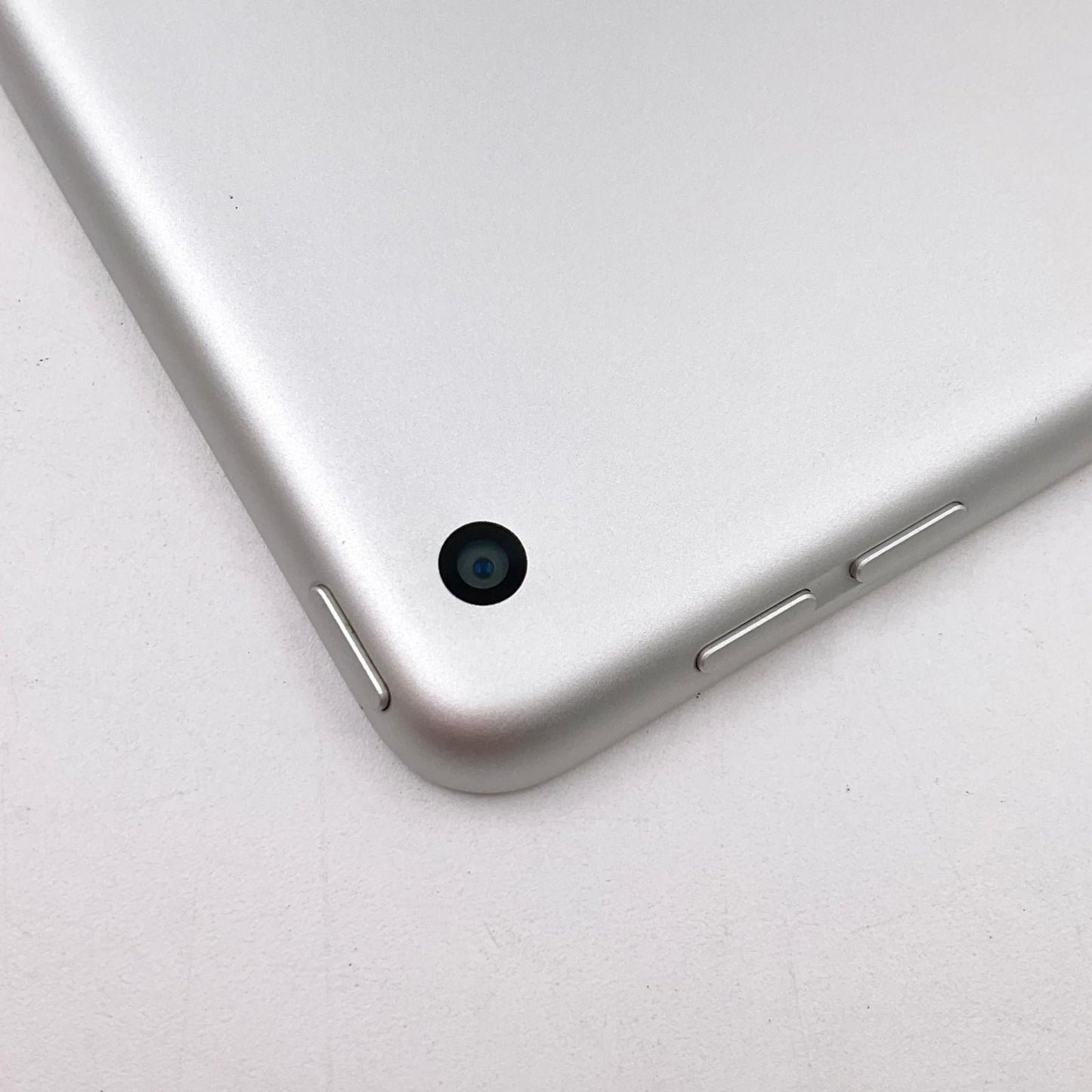 【最速発送】Apple iPad iPad 10.2インチ 第9世代 64GB シルバー Wi-Fi【難有】