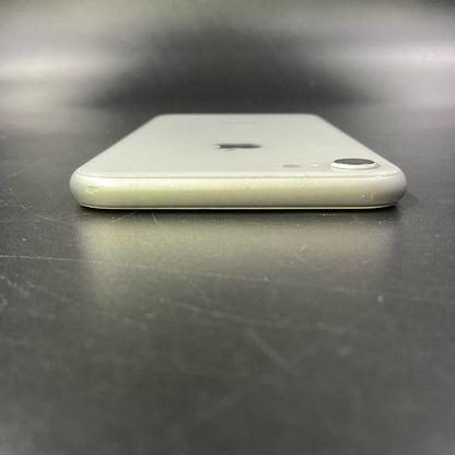 【最速発送】Apple iPhone iPhone 8 64GB シルバー docomo 白ロム【難有】 87%