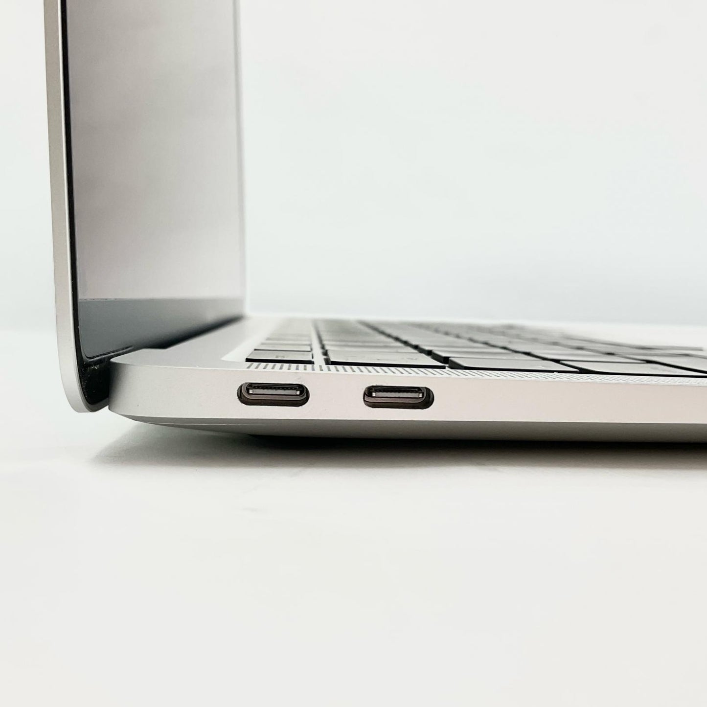 【全額返金保証】【最速発送】Apple MacBook Air 13インチ 2020 Apple M1 8GB SSD 256GB シルバー 100% 動作確認済