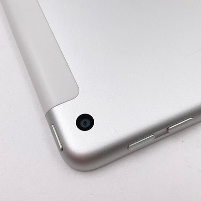 【全額返金保証】【最速発送】Apple iPad iPad 9.7インチ 第6世代 32GB シルバー WiFi+Cellular docomo 白ロム 動作確認済