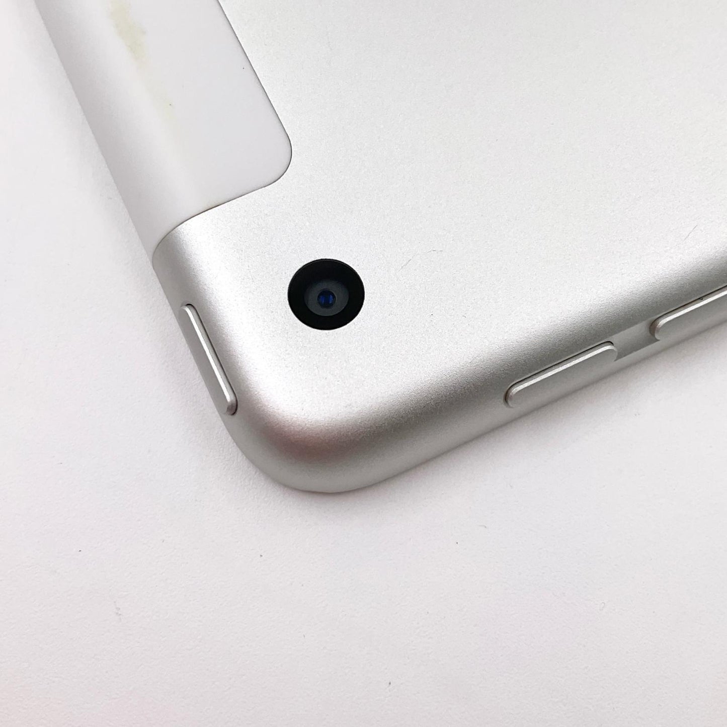 【全額返金保証】【最速発送】Apple iPad iPad 10.2インチ 第9世代 256GB シルバー WiFi+Cellular Softbank 動作確認済