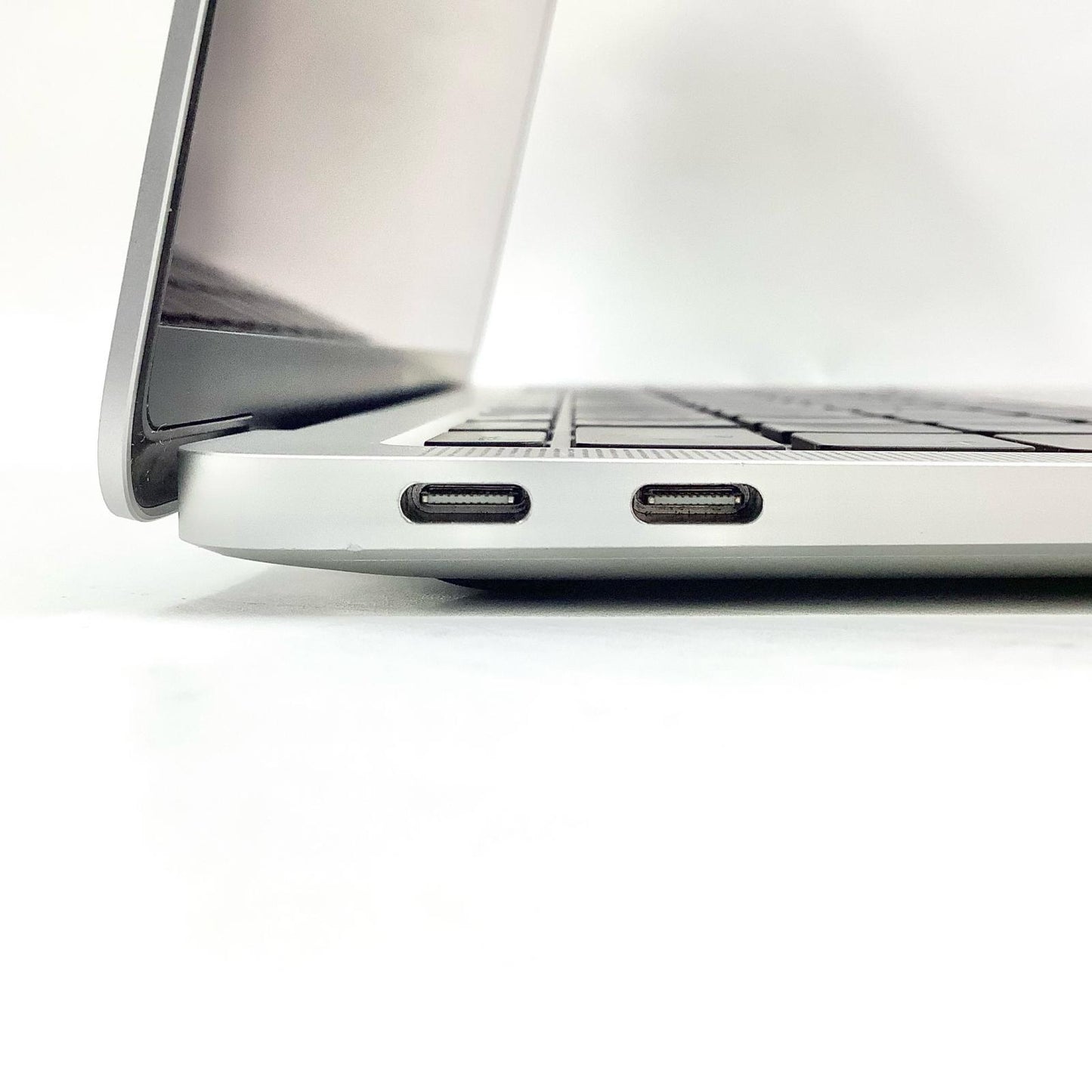 【全額返金保証】【最速発送】Apple MacBook Air 13.3インチ 2020 Apple M1 8GB SSD 256GB シルバー 90% 動作確認済