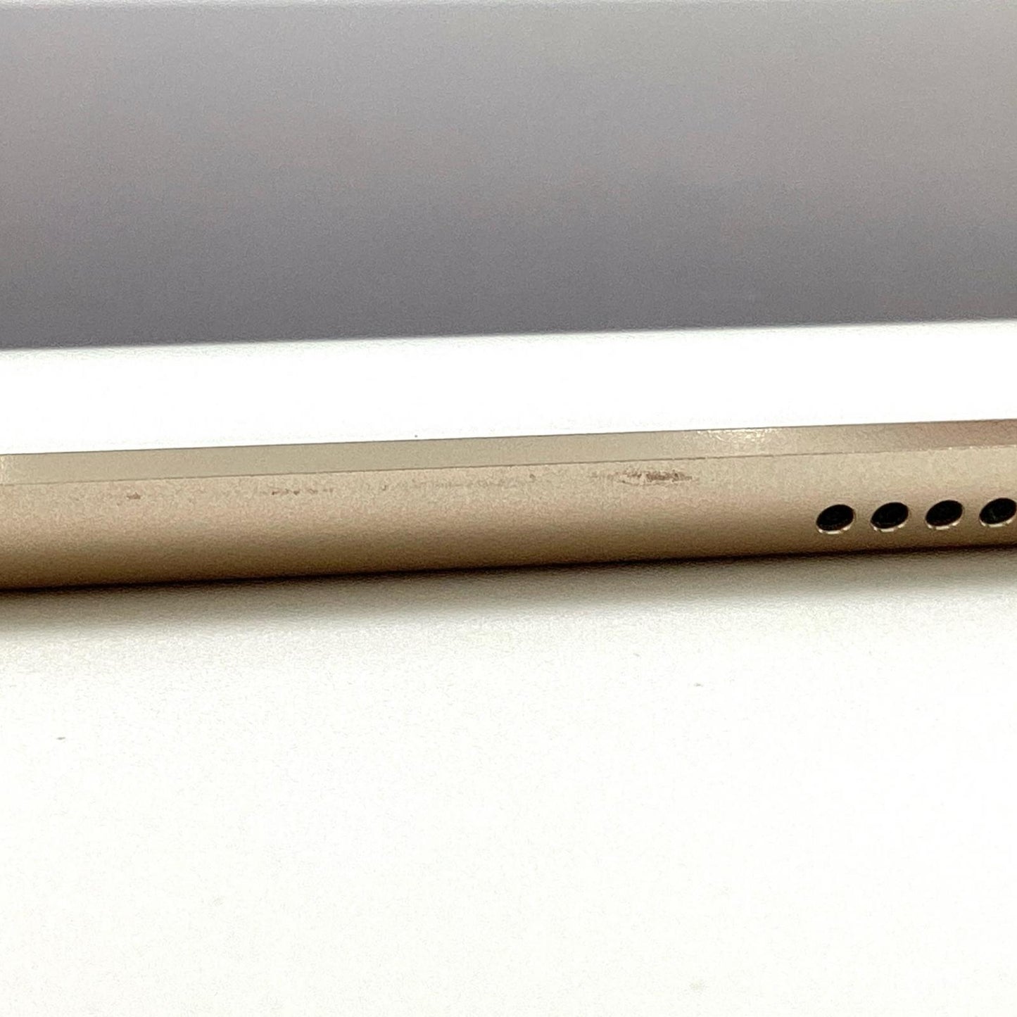 【全額返金保証】【最速発送】Apple iPad Air 9.7インチ 第2世代 16GB ゴールド WiFi+Cellular docomo 白ロム 動作確認済