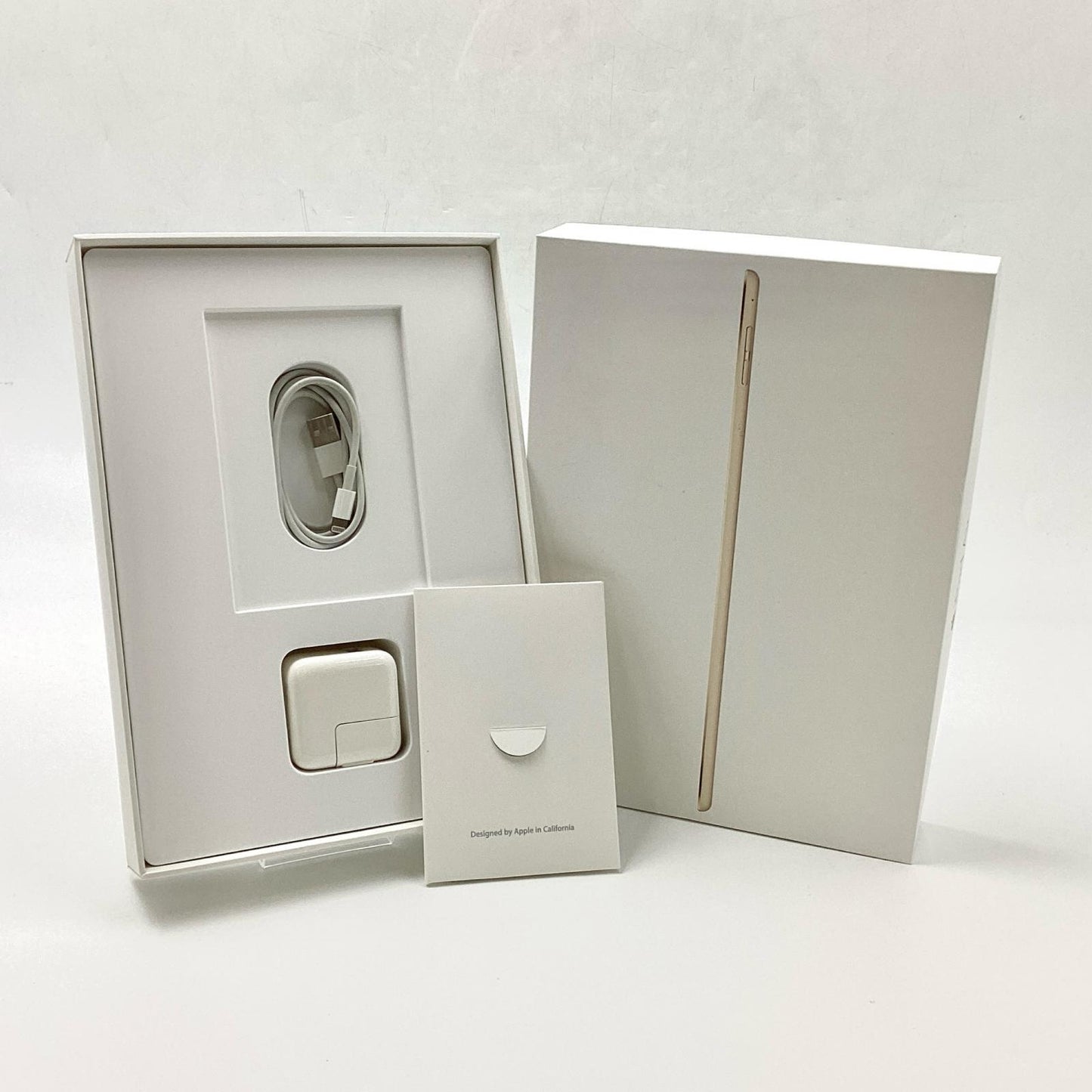 【全額返金保証】【最速発送】Apple iPad Air 9.7インチ 第2世代 16GB ゴールド WiFi+Cellular docomo 白ロム 動作確認済