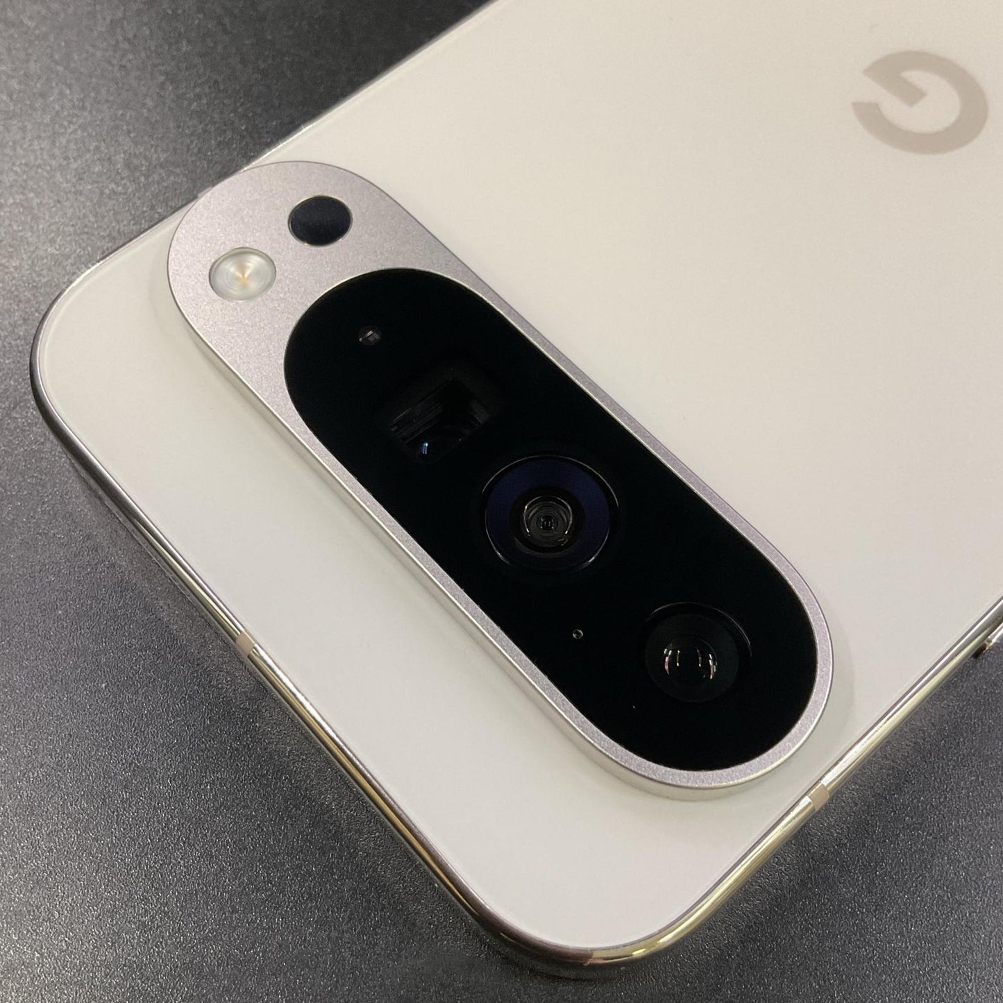 【全額返金保証】【最速発送】Google Pixel 9 Pro XL 256GB Porcelain au GQ57S 白ロム 美品 動作確認済
