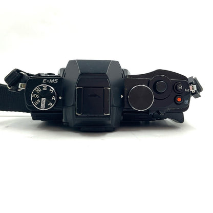 【全額返金保証】【最速発送】OLYMPUS デジタル一眼 OM-D E-M5 ボディ ブラック 動作確認済