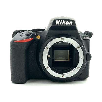 【全額返金保証】【最速発送】Nikon デジタル一眼 D5600 ボディ ブラック 動作確認済
