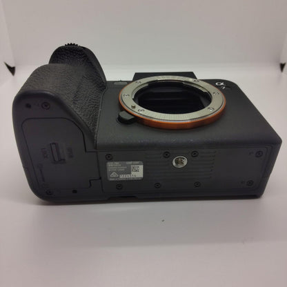 【全額返金保証】【最速発送】Sony デジタル一眼 α7 IV ILCE-7M4 ボディ ブラック 美品 動作確認済
