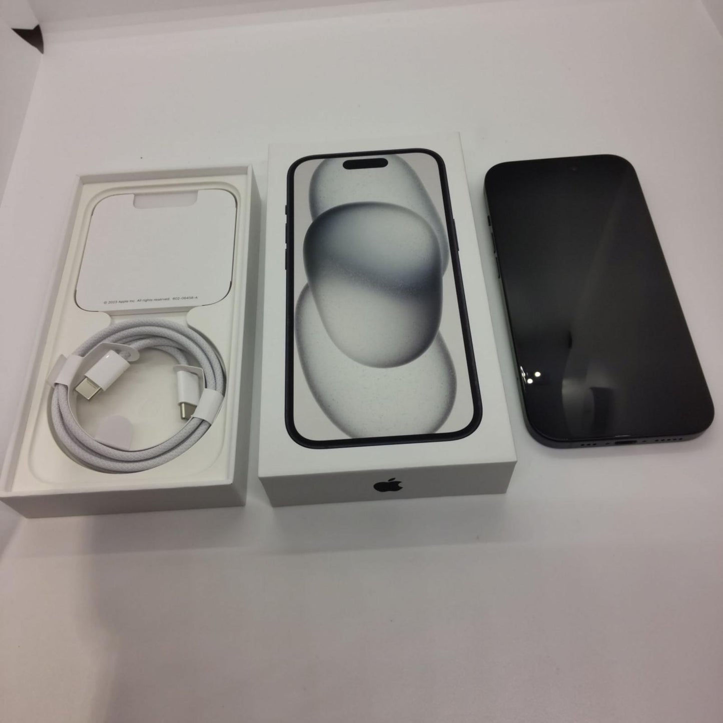 【全額返金保証】【最速発送】Apple iPhone iPhone 15 256GB ブラック au SIMフリー 美品 動作確認済 87%