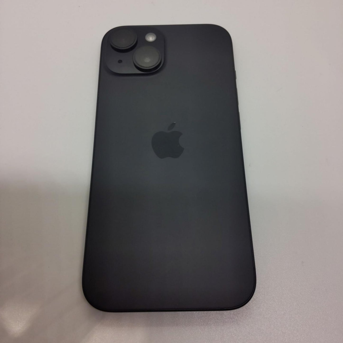 【全額返金保証】【最速発送】Apple iPhone iPhone 15 256GB ブラック au SIMフリー 美品 動作確認済 87%