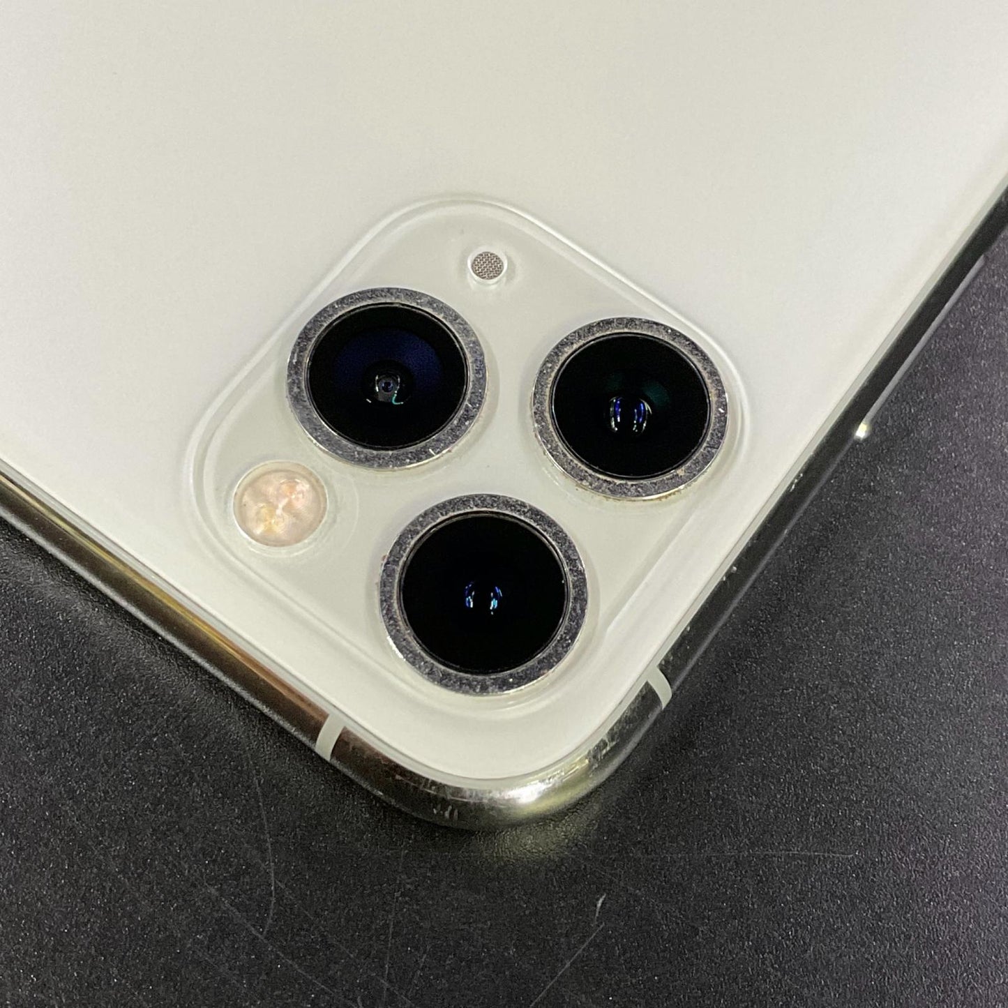 【全額返金保証】【最速発送】Apple iPhone iPhone 11 Pro 256GB シルバー Softbank 白ロム 動作確認済 77%