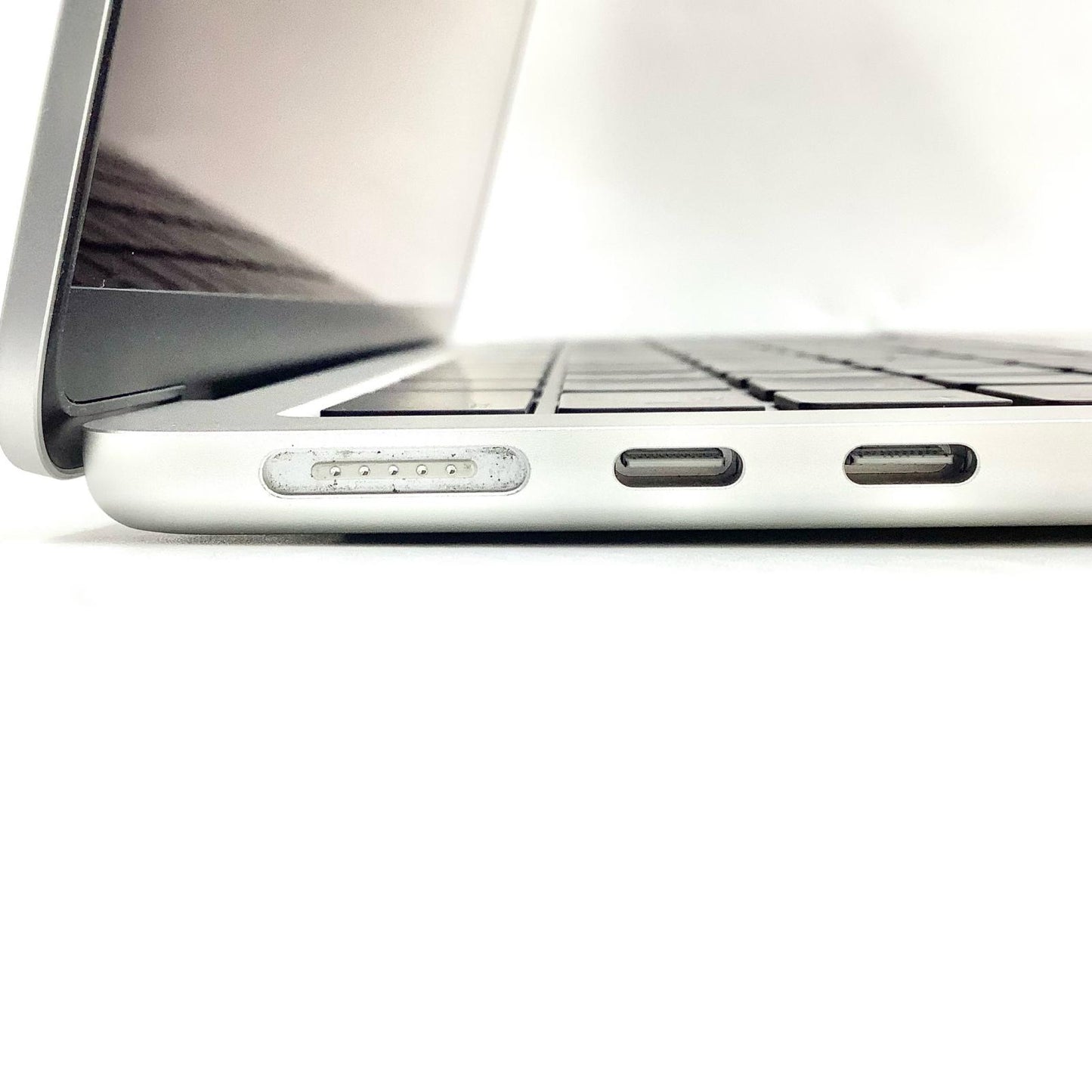 【全額返金保証】【最速発送】Apple MacBook Air 13.6インチ 2022 Apple M2 8GB SSD 256GB シルバー 95.9% 動作確認済