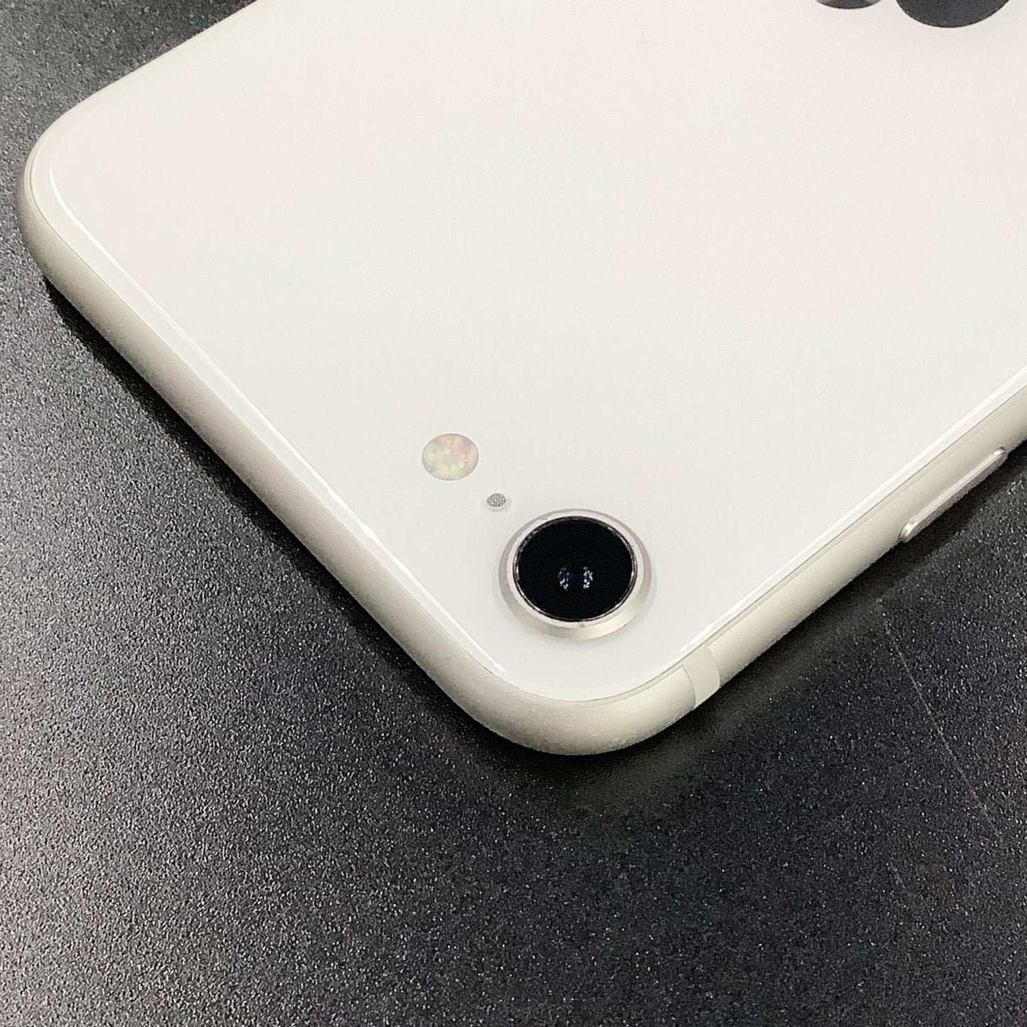 【全額返金保証】【最速発送】Apple iPhone iPhone SE（第3世代） 256GB スターライト SIMフリー 白ロム 動作確認済 76%