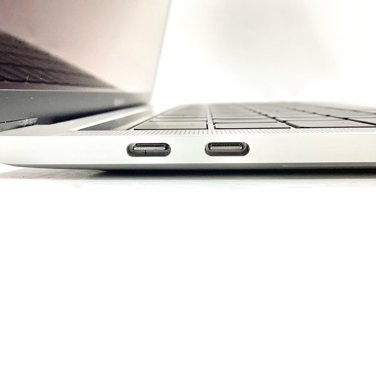 【全額返金保証】【最速発送】Apple MacBook Pro 13.3インチ 2019 2.4 GHz クアッドコア Intel Core i5 16GB SSD 256GB シルバー 86.1% 動作確認済