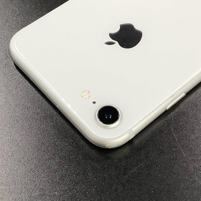 【全額返金保証】【最速発送】Apple iPhone iPhone 8 64GB シルバー docomo 白ロム 動作確認済 78%