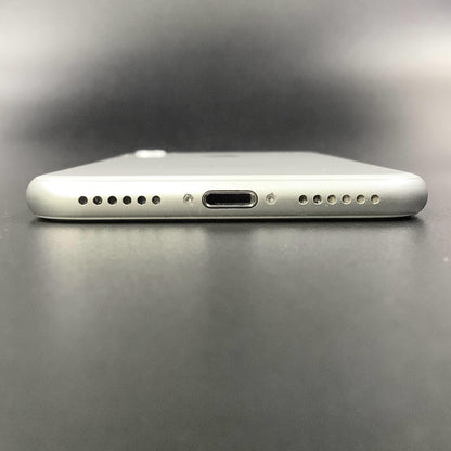 【全額返金保証】【最速発送】Apple iPhone iPhone 8 64GB シルバー docomo 白ロム 動作確認済 78%