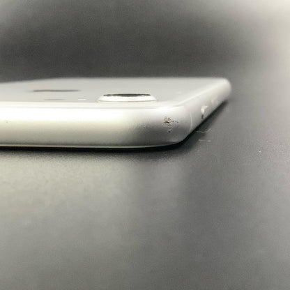 【全額返金保証】【最速発送】Apple iPhone iPhone 8 64GB シルバー docomo 白ロム 動作確認済 78%