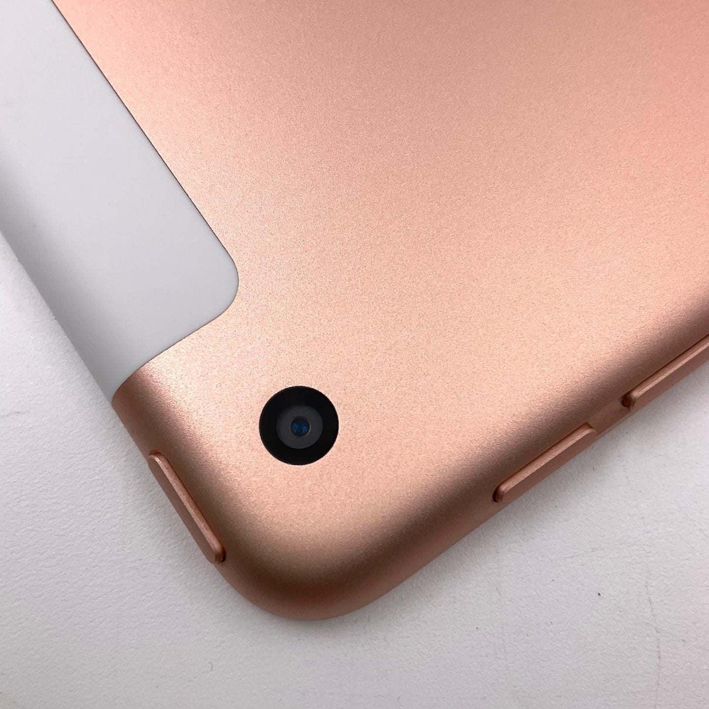【全額返金保証】【最速発送】Apple iPad iPad 10.2インチ 第8世代 32GB ゴールド WiFi+Cellular Softbank 白ロム 美品 動作確認済