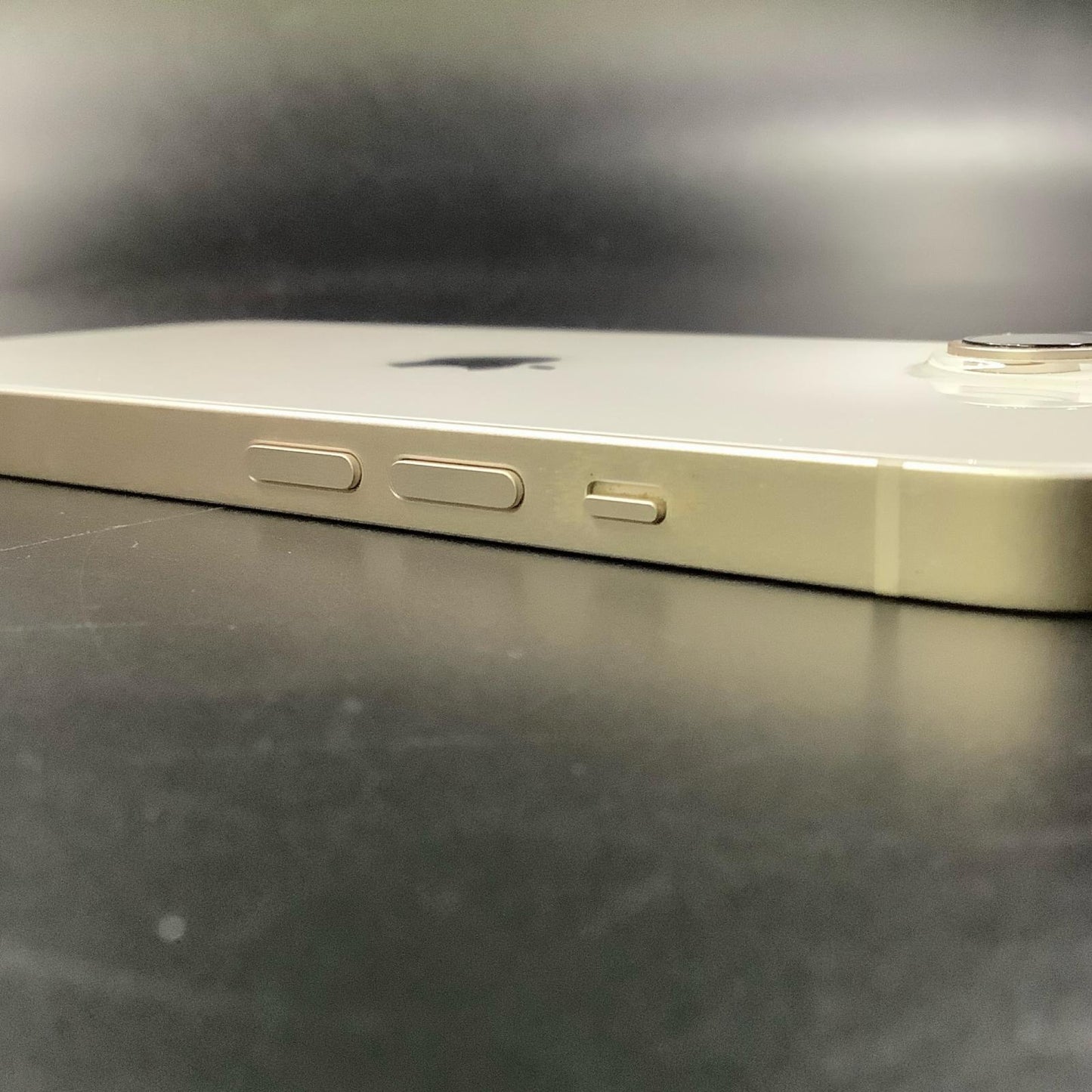 【全額返金保証】【最速発送】Apple iPhone iPhone 13 128GB スターライト au SIMフリー 動作確認済 85%