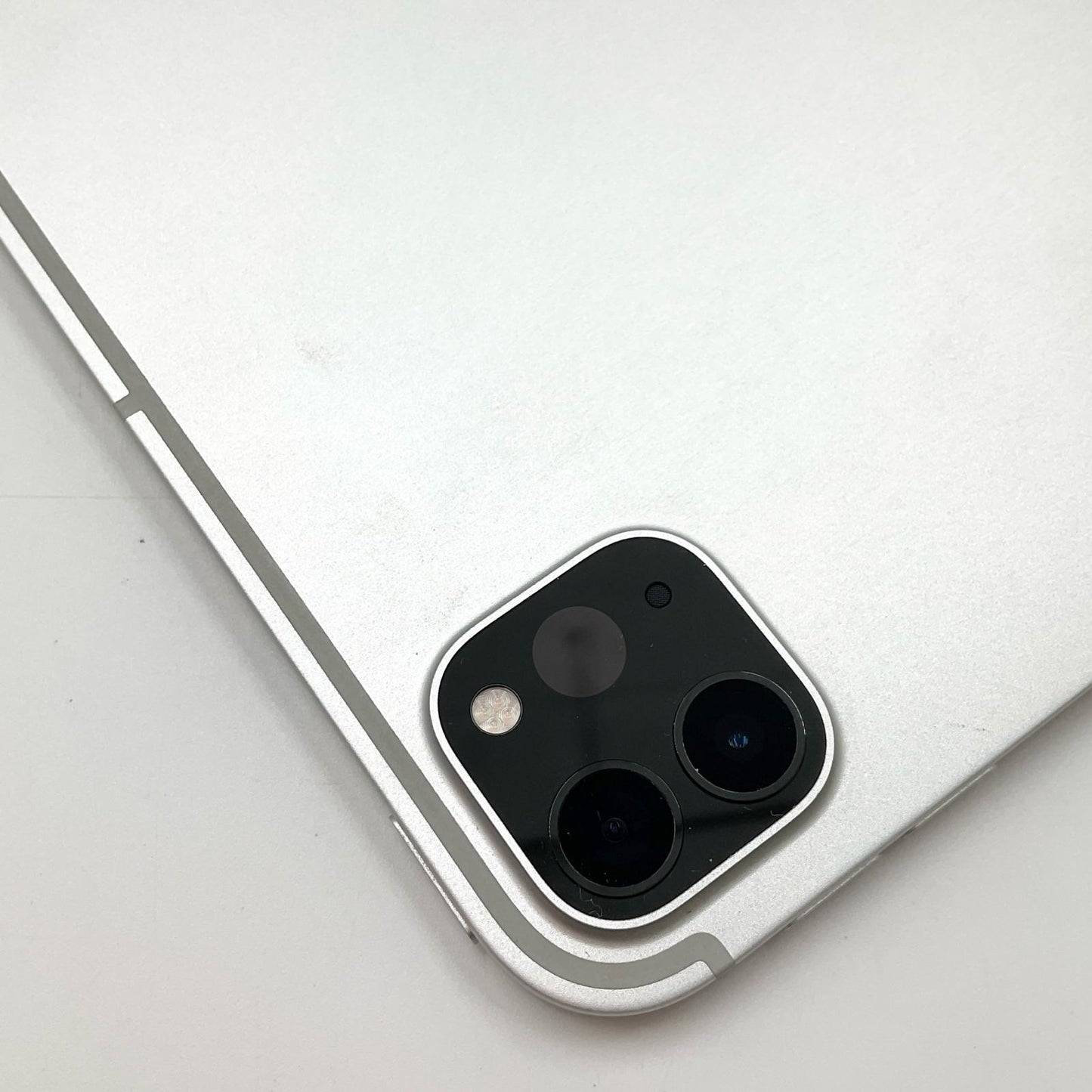 【全額返金保証】【最速発送】Apple iPad Pro 11インチ 第4世代 1TB シルバー WiFi+Cellular au SIMフリー 動作確認済