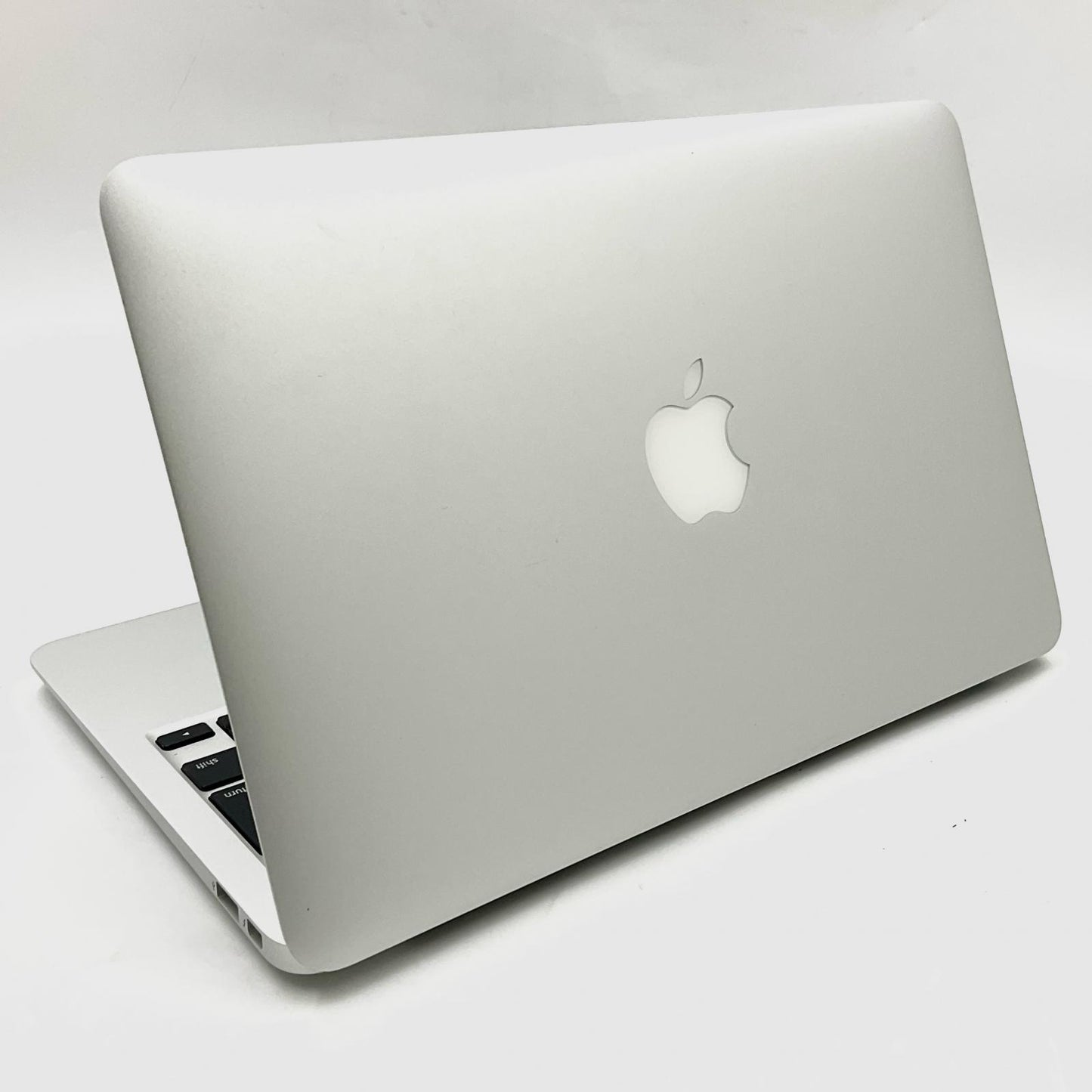 【全額返金保証】【最速発送】Apple MacBook Air 11.6インチ 2014 1.4Ghz デュアルコア Intel Core i5 4GB SSD 128GB シルバー 87.2% 動作確認済