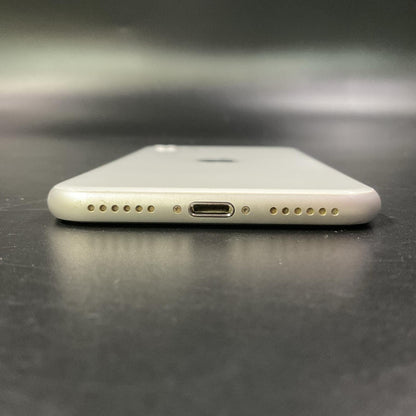 【全額返金保証】【最速発送】Apple iPhone iPhone SE（第2世代） 128GB ホワイト au 白ロム 動作確認済 79%