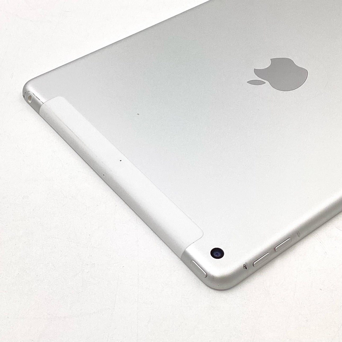 【全額返金保証】【最速発送】Apple iPad iPad 10.2インチ 第9世代 64GB シルバー WiFi+Cellular docomo SIMフリー 白ロム 動作確認済