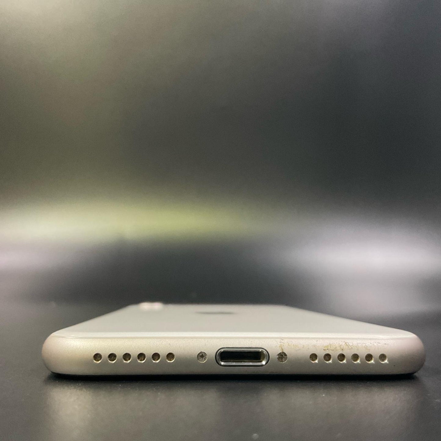 【全額返金保証】【最速発送】Apple iPhone iPhone SE（第3世代） 64GB スターライト Softbank SIMフリー 白ロム 動作確認済 77%