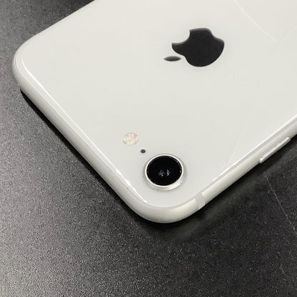 【最速発送】Apple iPhone iPhone 8 64GB シルバー docomo 白ロム【難有】 57%