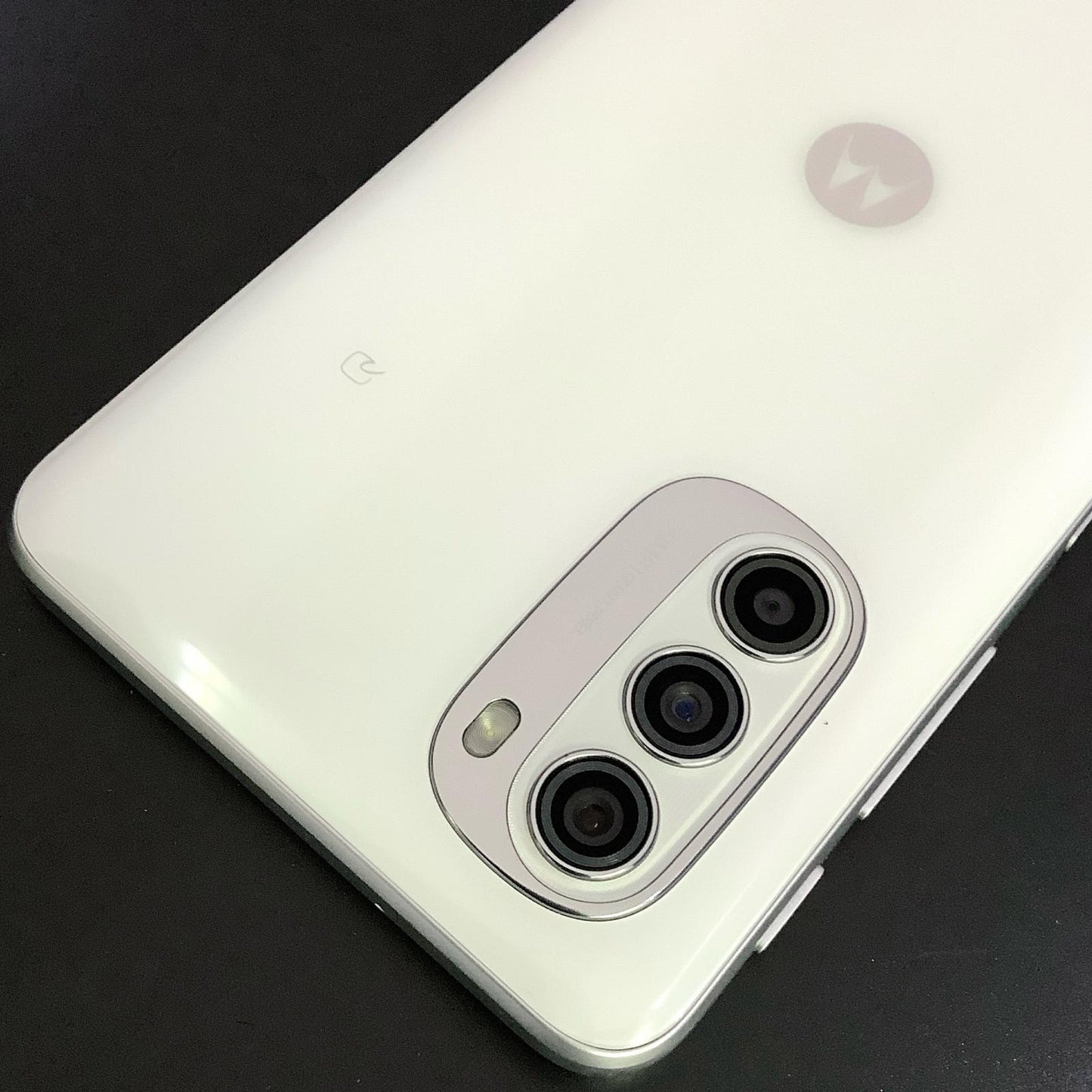 【全額返金保証】【最速発送】Motorola moto g 52j 5G 128GB パールホワイト SIMフリー XT2219-1 白ロム 美品 動作確認済