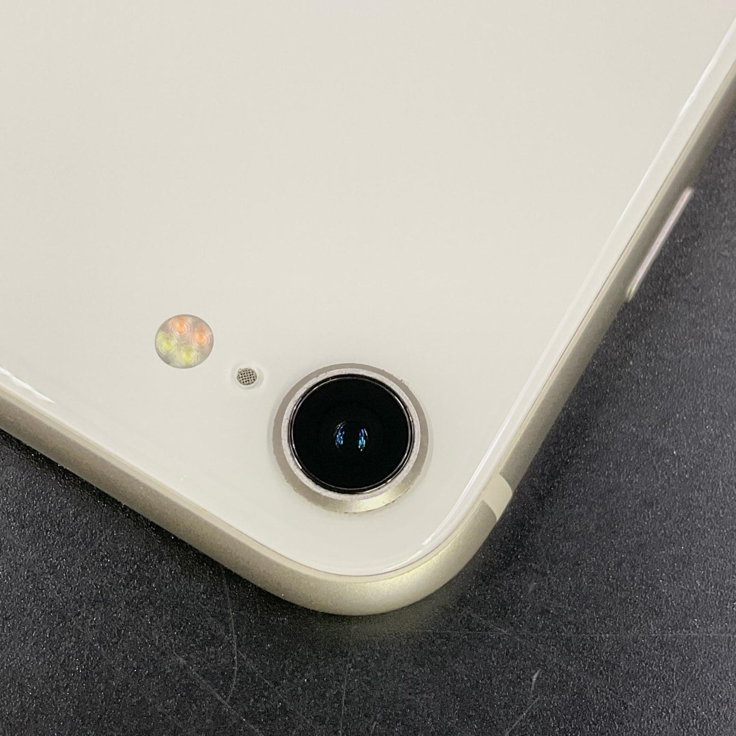 【全額返金保証】【最速発送】Apple iPhone iPhone SE（第3世代） 64GB スターライト Softbank 白ロム 動作確認済 83%