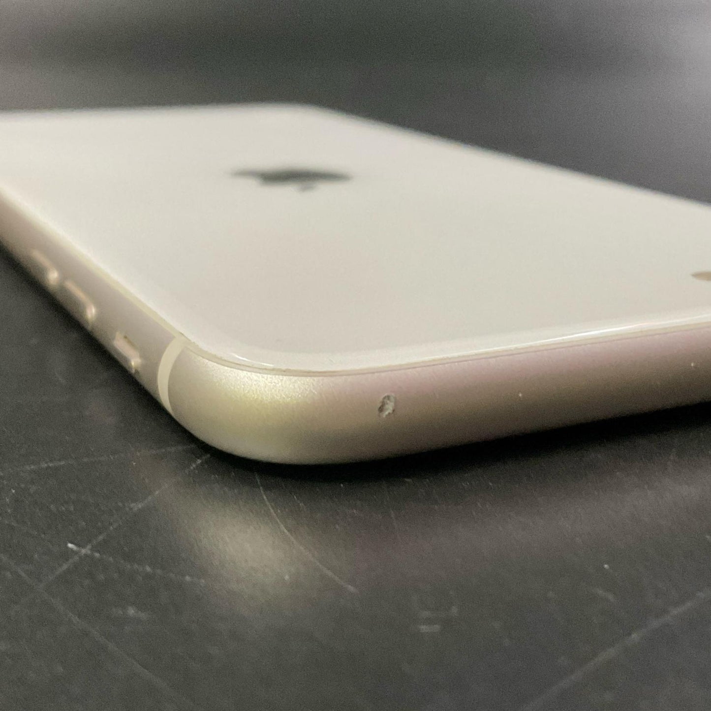 【全額返金保証】【最速発送】Apple iPhone iPhone SE（第3世代） 64GB スターライト Softbank 白ロム 動作確認済 83%