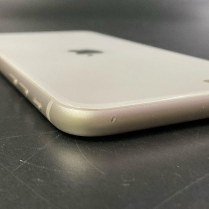 【全額返金保証】【最速発送】Apple iPhone iPhone SE（第3世代） 64GB スターライト Softbank 白ロム 動作確認済 83%