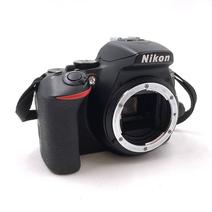 【全額返金保証】【最速発送】Nikon デジタル一眼 D5600 ダブルズームキット ブラック 美品 動作確認済