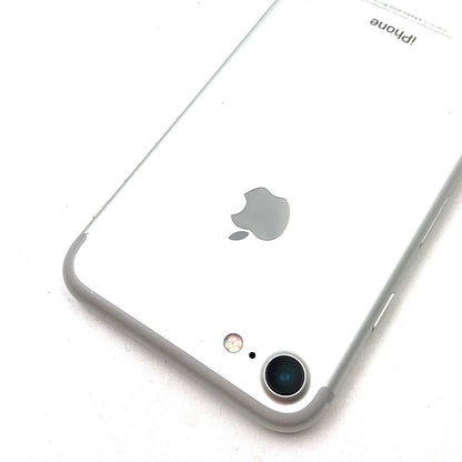 【全額返金保証】【最速発送】Apple iPhone iPhone 7 32GB シルバー docomo 白ロム 動作確認済 85%