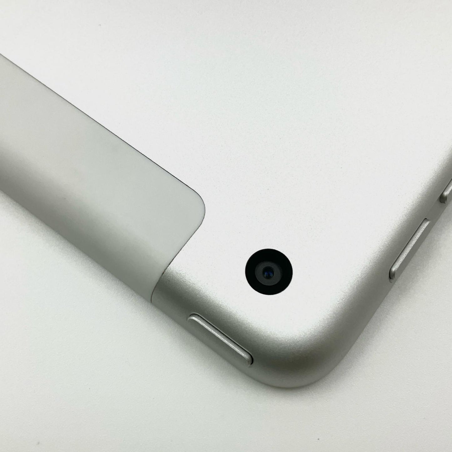 【全額返金保証】【最速発送】Apple iPad iPad 10.2インチ 第9世代 64GB シルバー WiFi+Cellular au 白ロム 動作確認済