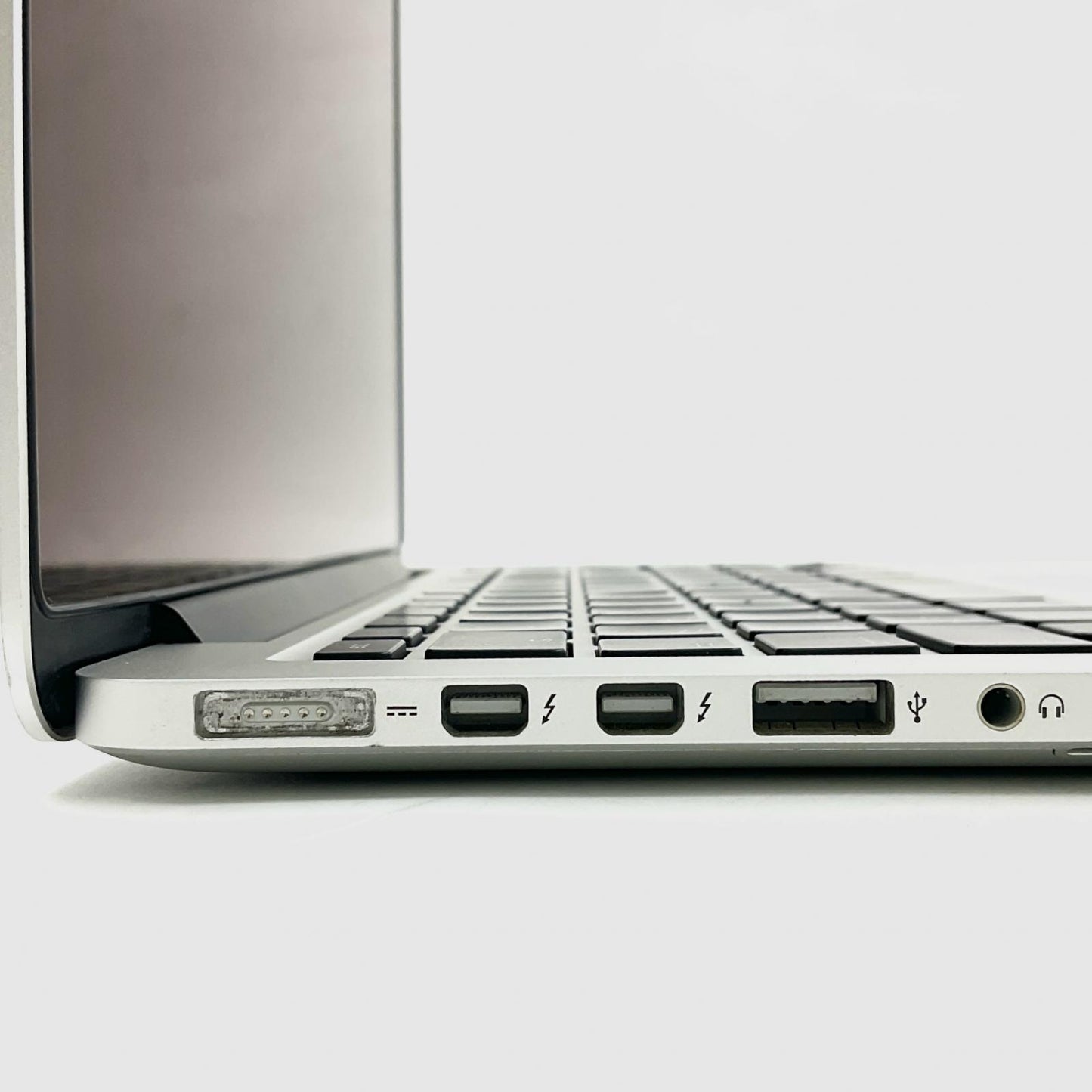 【全額返金保証】【最速発送】Apple MacBook Pro 13.3インチ 2014 2.6 GHz デュアルコア Intel Core i5 8GB SSD 256GB シルバー 88.3% 動作確認済