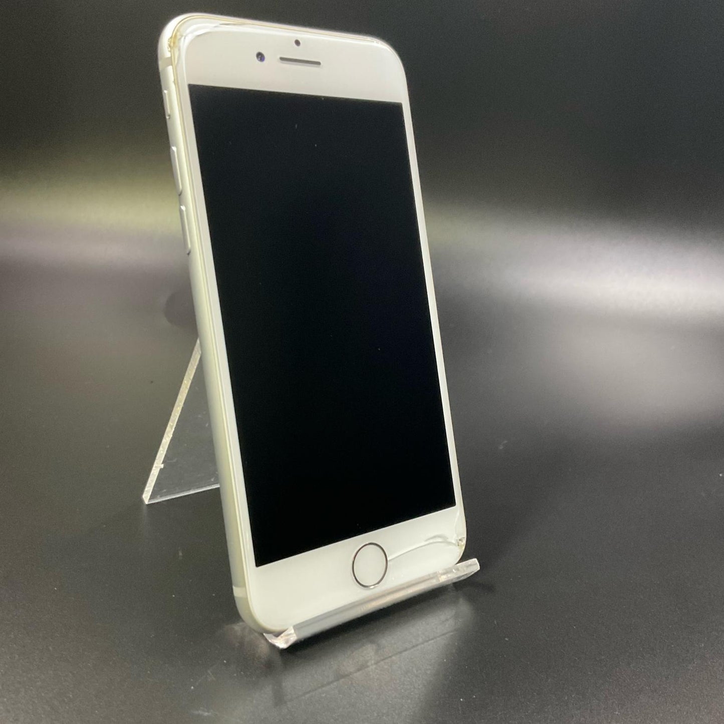 【全額返金保証】【最速発送】Apple iPhone iPhone 8 64GB シルバー docomo 白ロム 動作確認済 84%