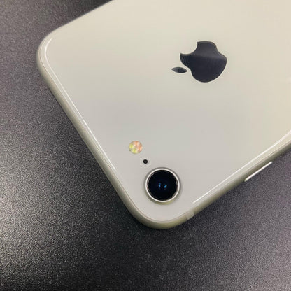 【全額返金保証】【最速発送】Apple iPhone iPhone 8 64GB シルバー docomo 白ロム 動作確認済 84%