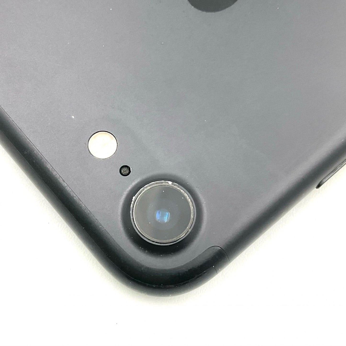 【全額返金保証】【最速発送】Apple iPhone iPhone 7 32GB ブラック au 白ロム 動作確認済 73%