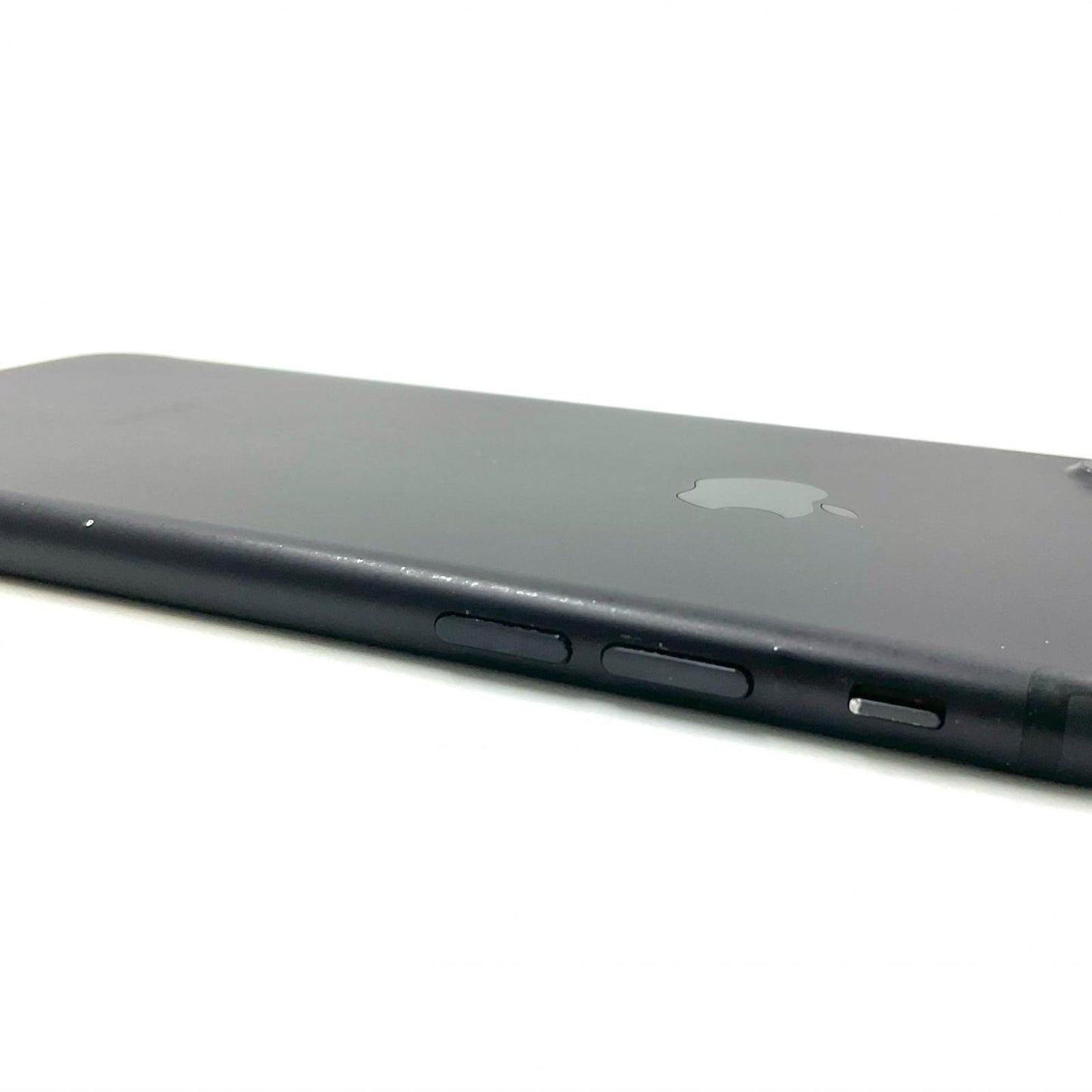 【全額返金保証】【最速発送】Apple iPhone iPhone 7 32GB ブラック au 白ロム 動作確認済 73%