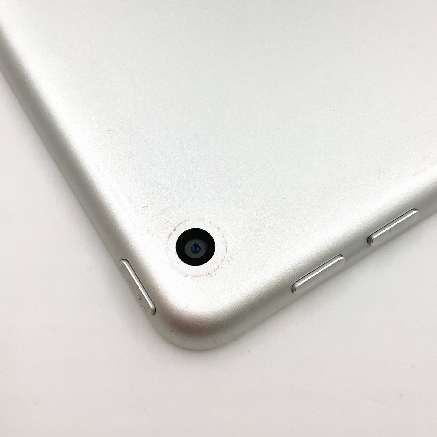 【全額返金保証】【最速発送】Apple iPad 第6世代 32GB シルバー Wi-Fi 動作確認済