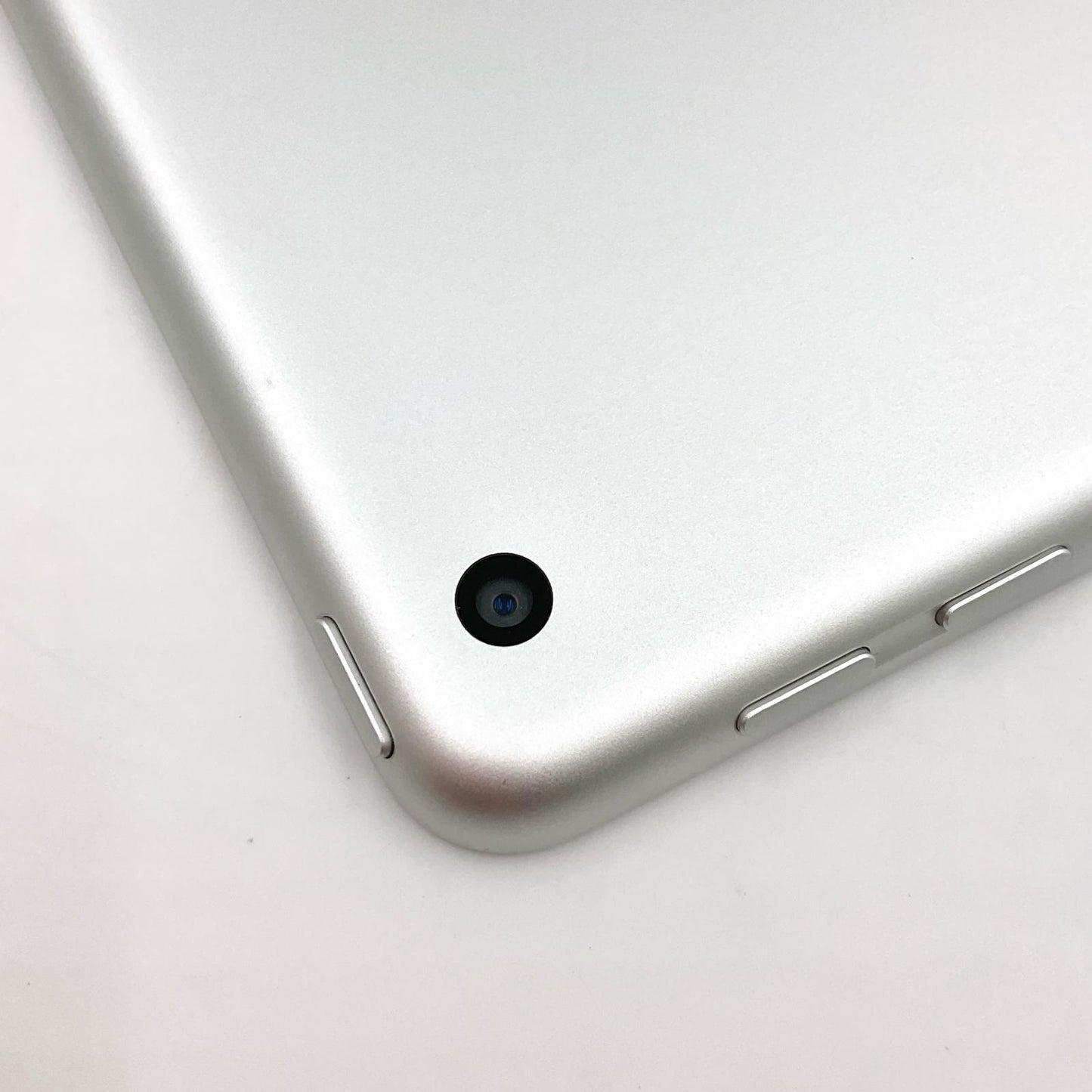 【全額返金保証】【最速発送】Apple iPad 第6世代 32GB シルバー Wi-Fi 動作確認済